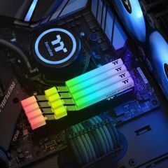 Thermaltake TOUGHRAM RGB Beyaz DDR4-3200Mhz CL16 16GB (2X8GB) Dual Bellek Kiti